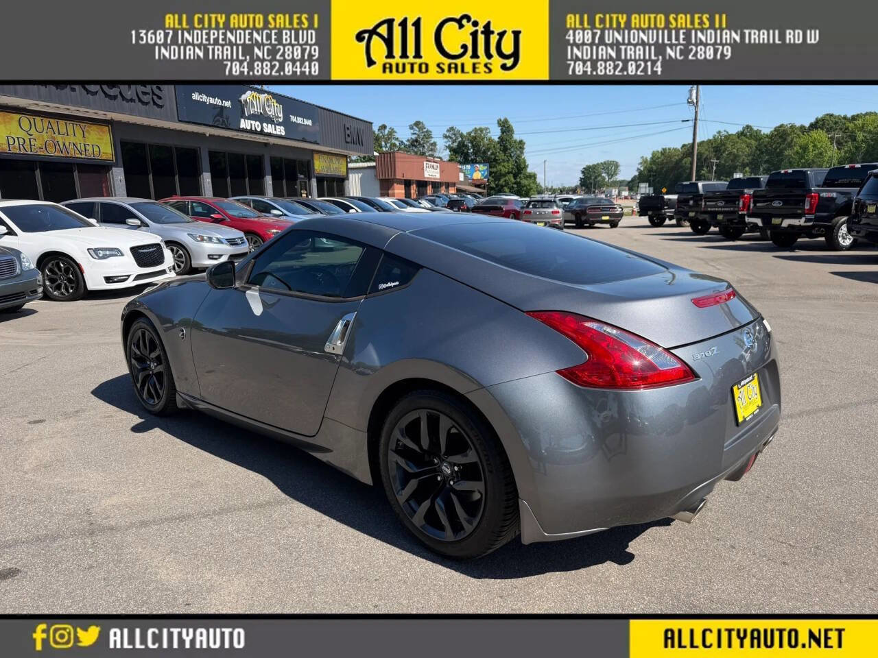 Used 2016 Nissan 370Z Coupe RWD image 5