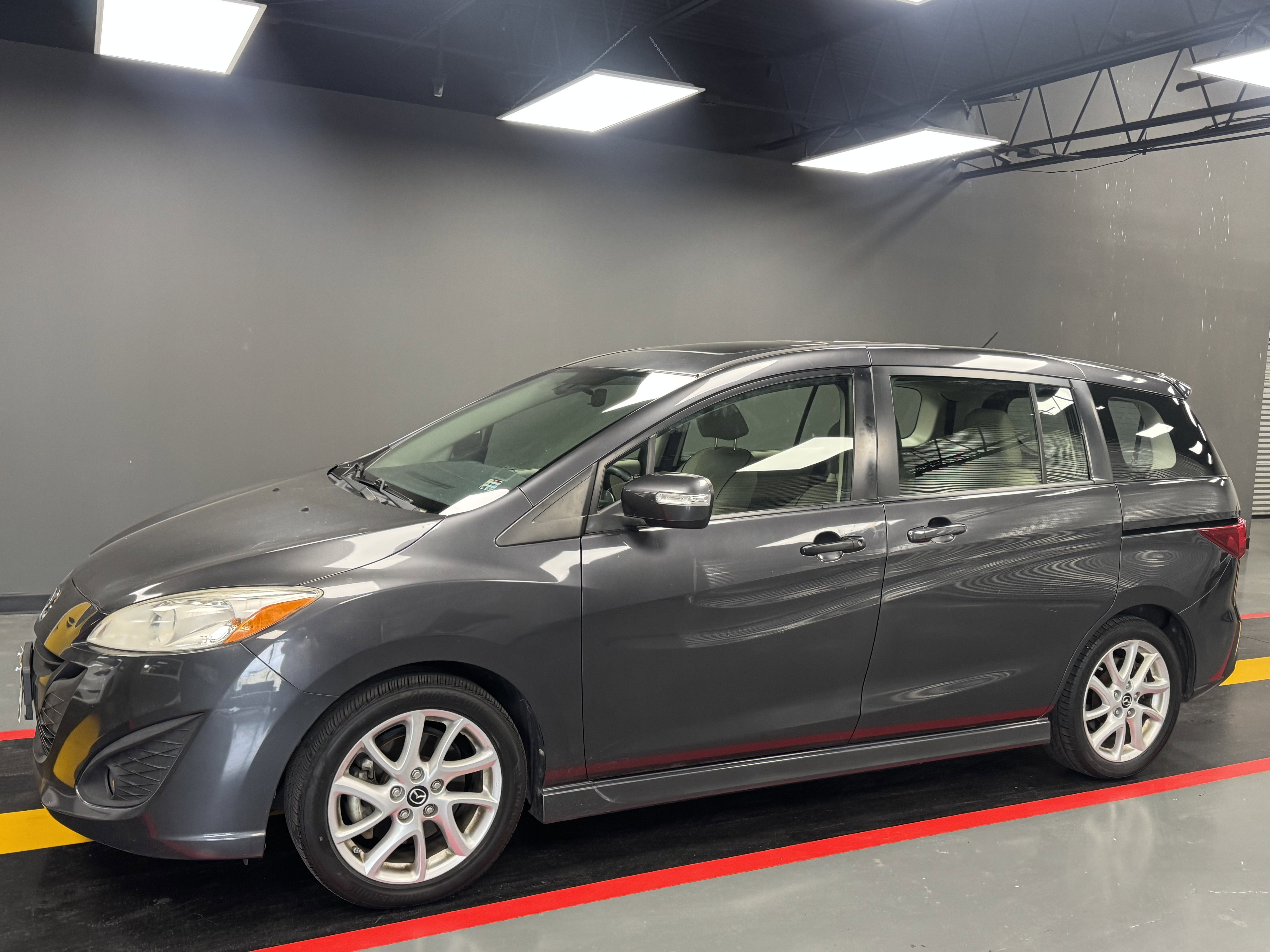 Used 2014 MAZDA MAZDA5 Grand Touring image 2