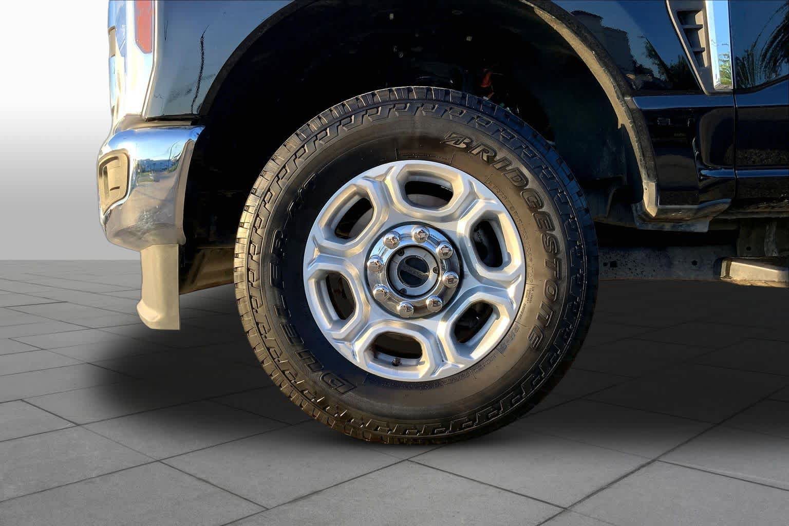 Used 2025 Ford F250 XLT AWD/4WD image 11