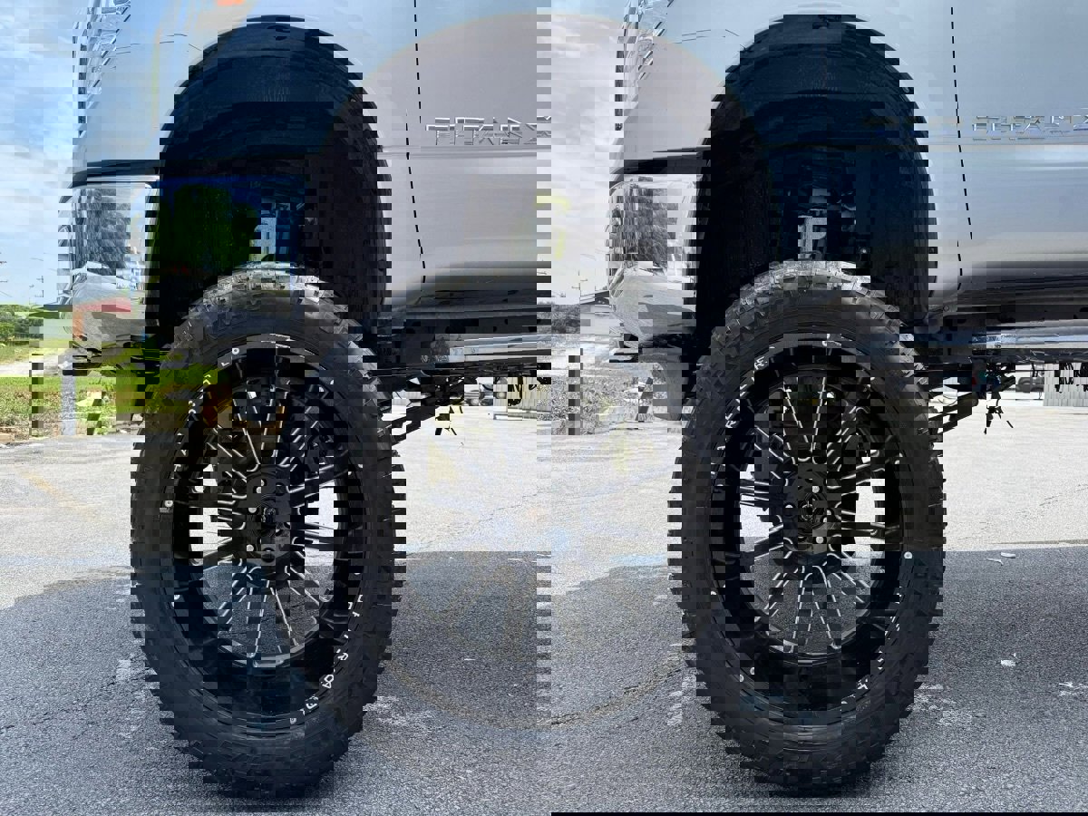 Used 2017 Nissan Titan SL image 19