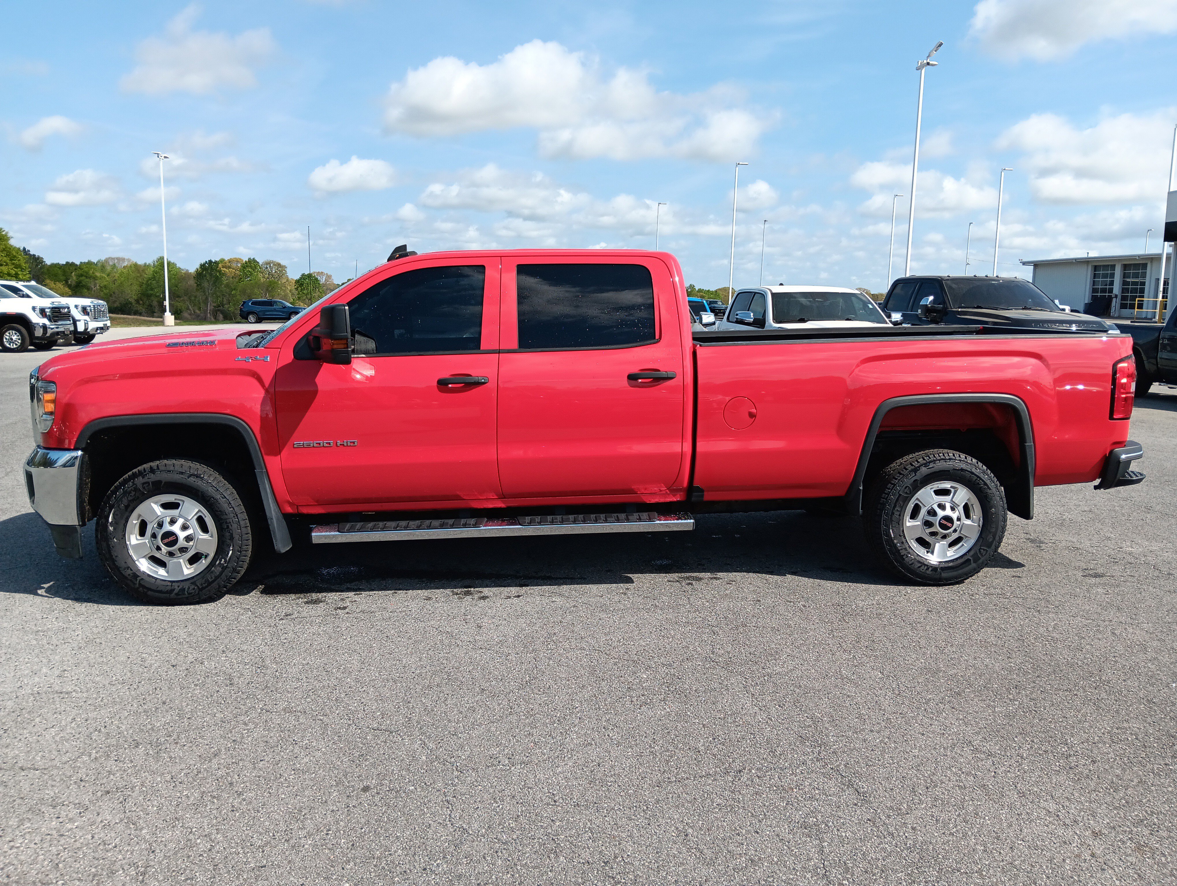 Used 2017 GMC Sierra 2500 4x4 Crew Cab image 3