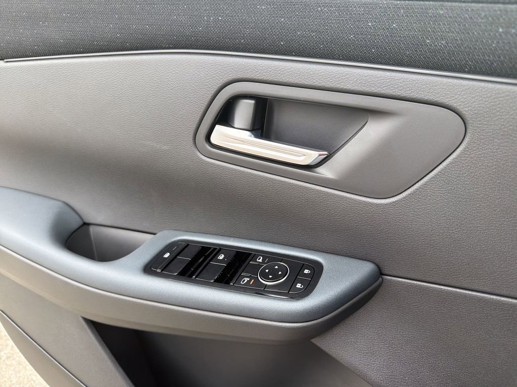 New 2026 Nissan Leaf SV+ w/ Illuminated Package FWD image 21