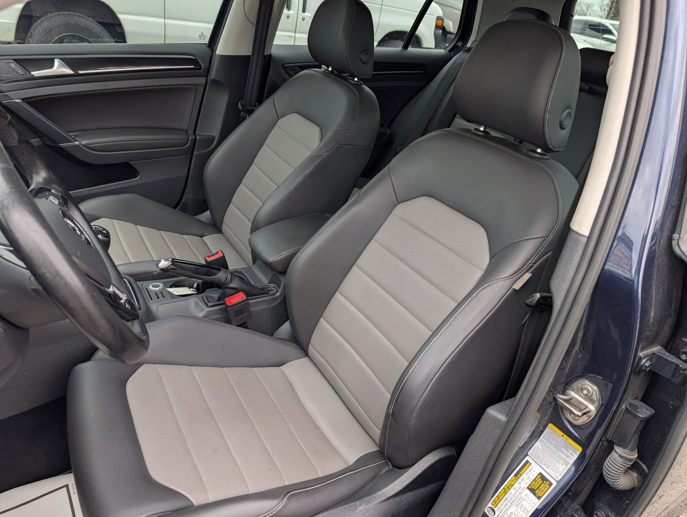 Used 2015 Volkswagen Golf TDI S image 12