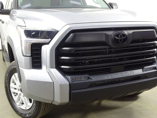 Used 2022 Toyota Tundra SR5 w/ SR5 Convenience Package AWD/4WD image 41