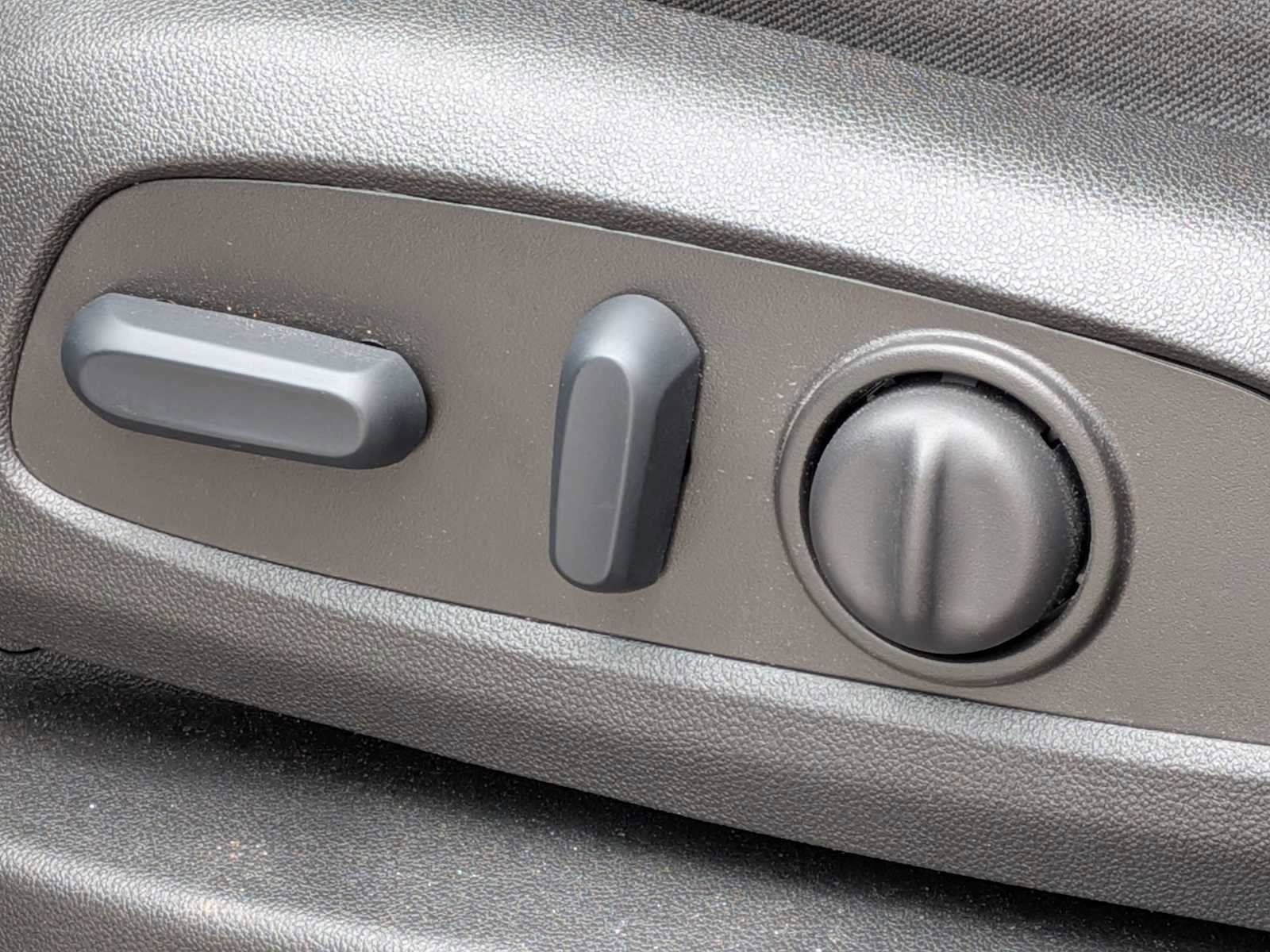 Used 2023 GMC Terrain SLE w/ Driver Convenience Package image 14