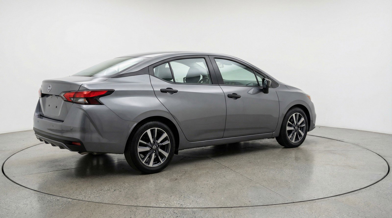 Used 2025 Nissan Versa SV image 9