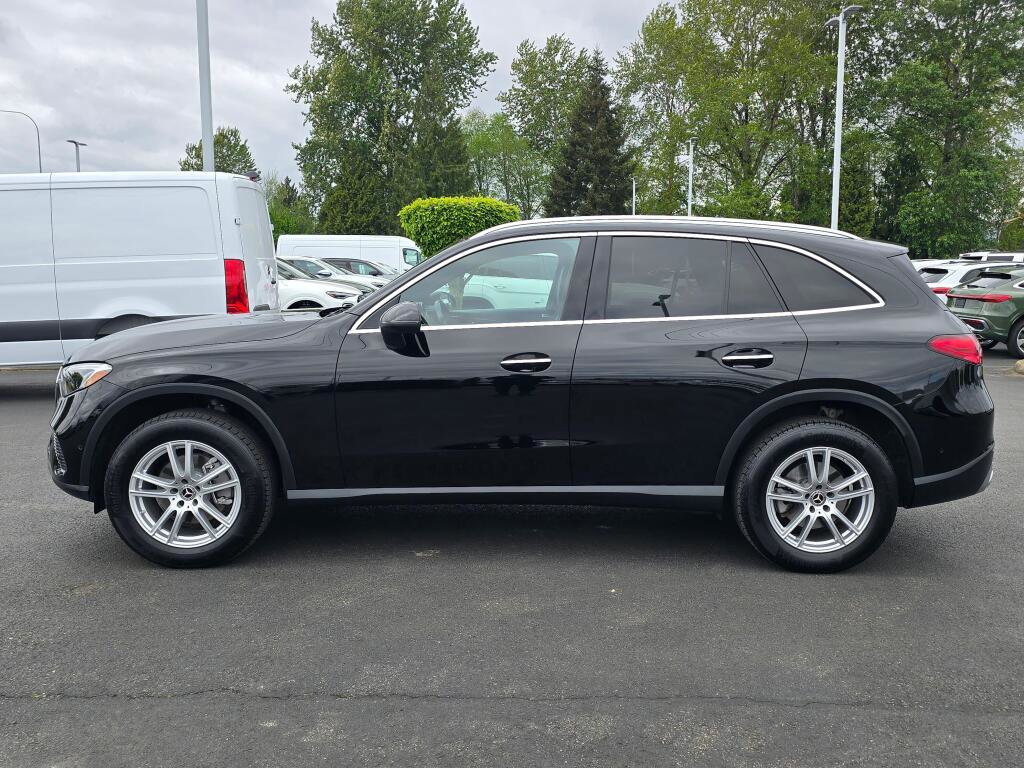 Used 2023 Mercedes-Benz GLC 300 4MATIC image 3