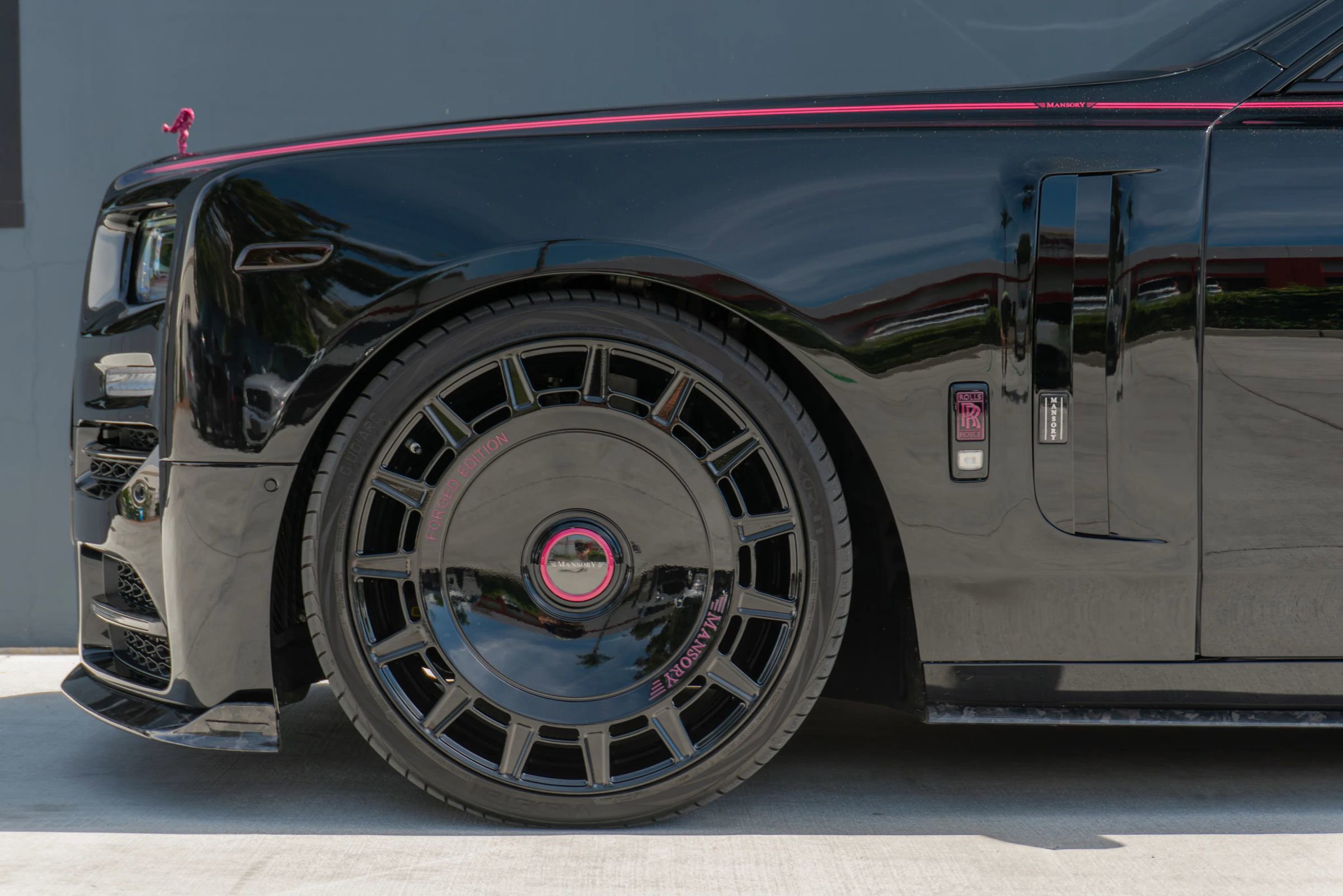 Used 2023 Rolls-Royce Phantom Sedan RWD image 19