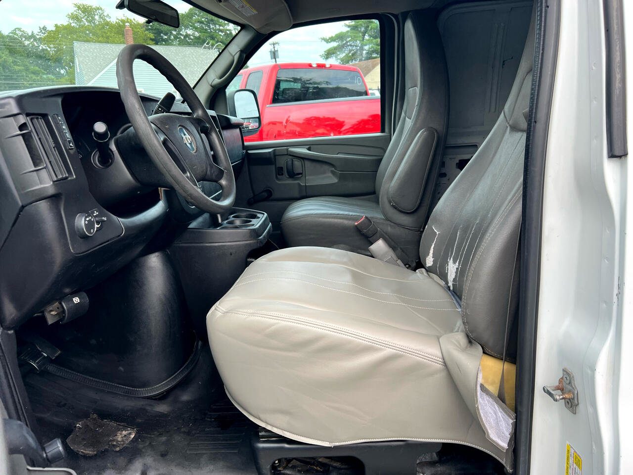 Used 2011 Chevrolet Express 2500 Extended image 10