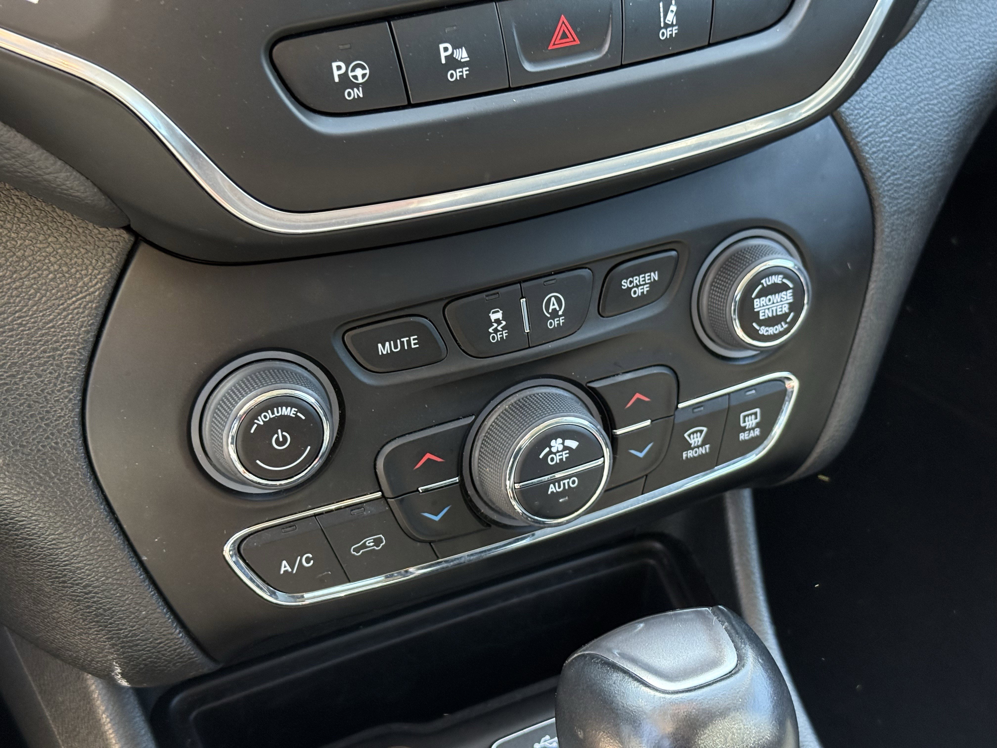 Used 2023 Jeep Cherokee Altitude Lux image 22