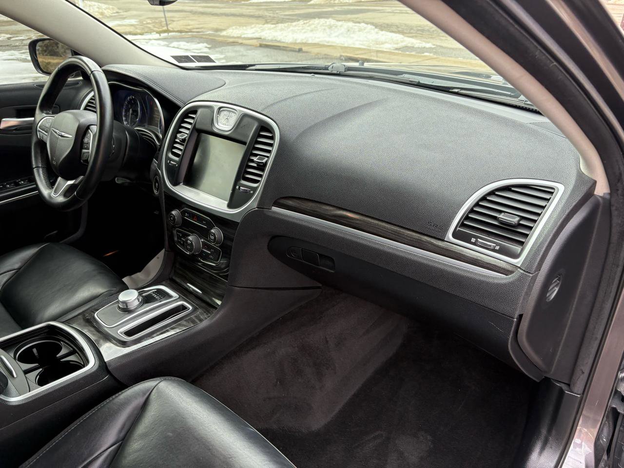 Used 2016 Chrysler 300 Limited w/ Driver Convenience Group image 25