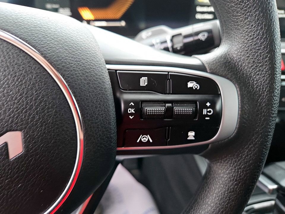 Used 2025 Kia K5 LXS image 16