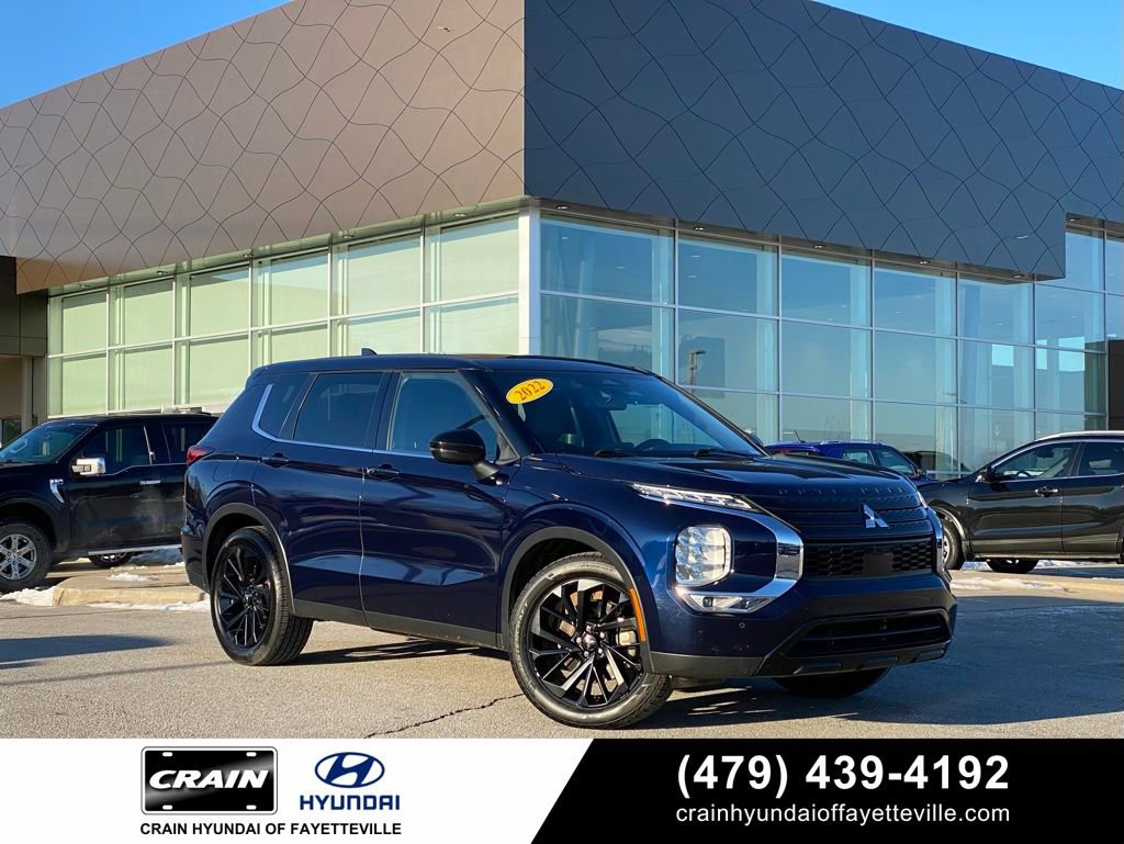 Used 2022 Mitsubishi Outlander SE image 1