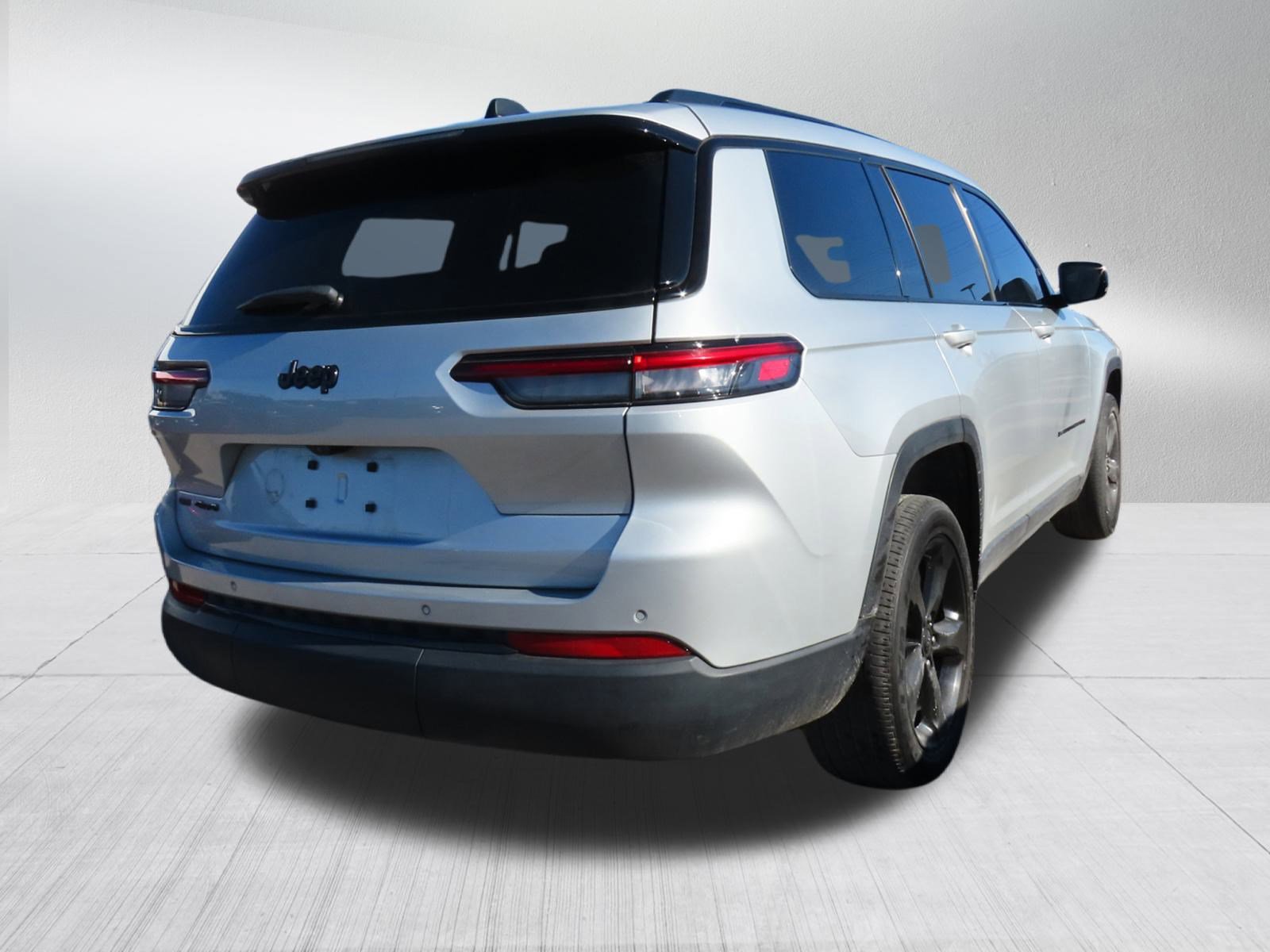 Used 2023 Jeep Grand Cherokee L Laredo image 7