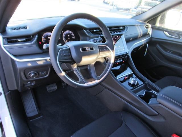 New 2025 Jeep Grand Cherokee Laredo image 14