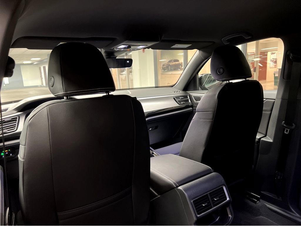 Used 2025 Volkswagen Atlas Cross Sport SE w/ Black Wheel Package image 18