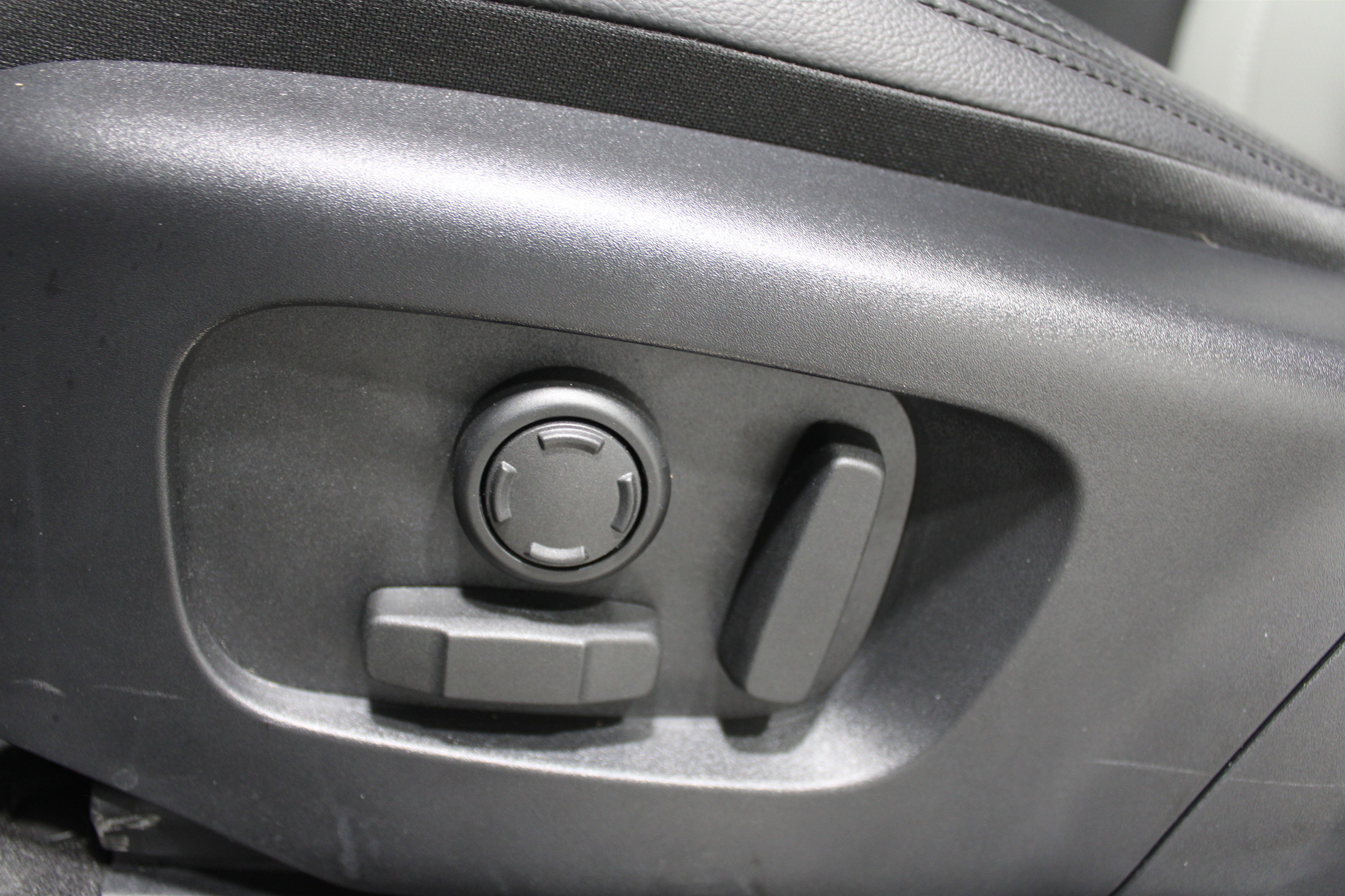 Used 2024 Land Rover Range Rover Evoque Dynamic SE image 4