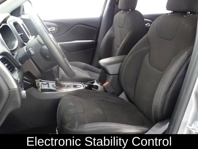 Used 2019 Jeep Cherokee Latitude w/ Popular Appearance Group image 10