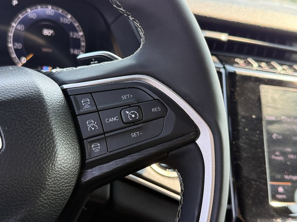 Used 2025 Jeep Grand Cherokee Altitude AWD/4WD image 18