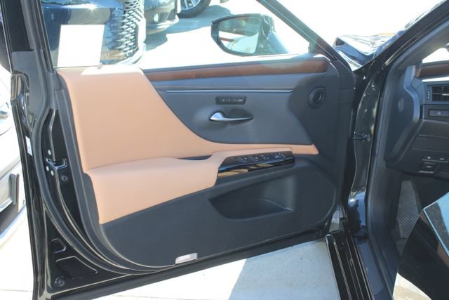Certified 2025 Lexus ES 300h w/ Premium Package FWD image 11