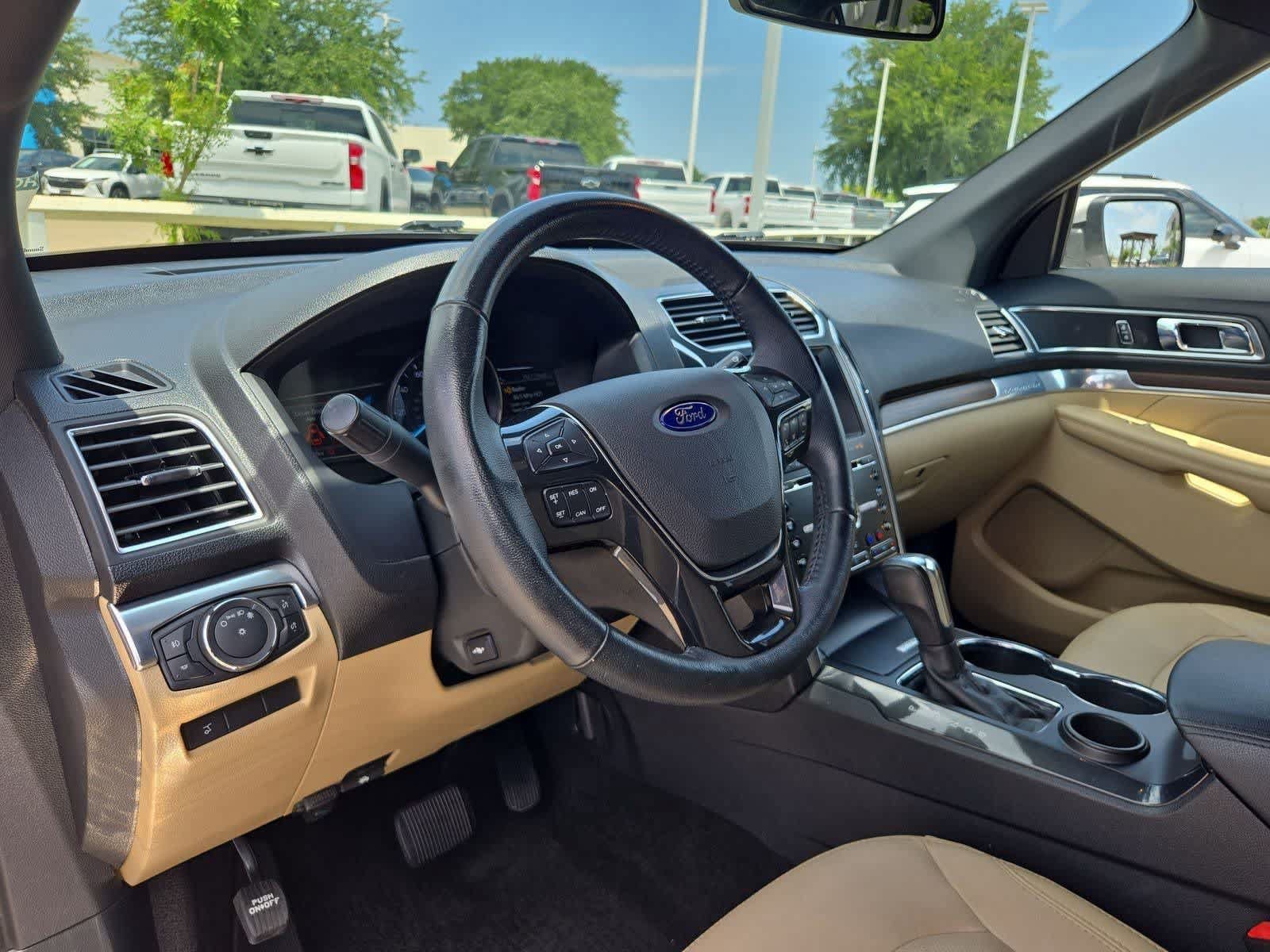 Used 2017 Ford Explorer Limited FWD image 2