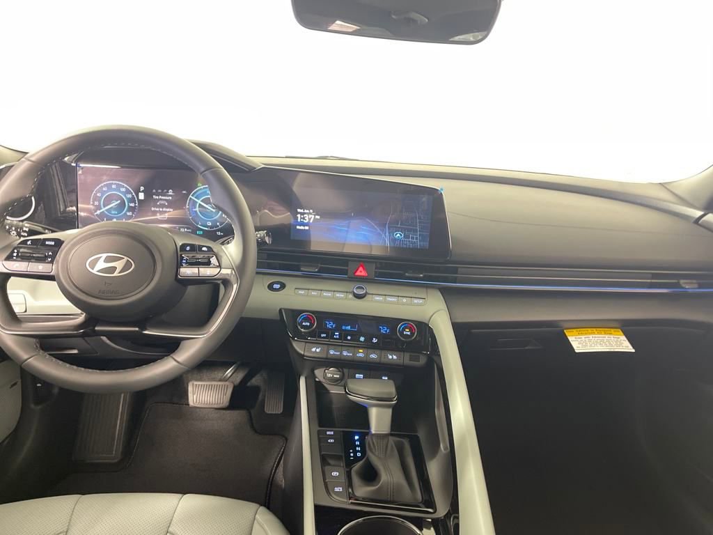 New 2025 Hyundai Elantra Limited image 14