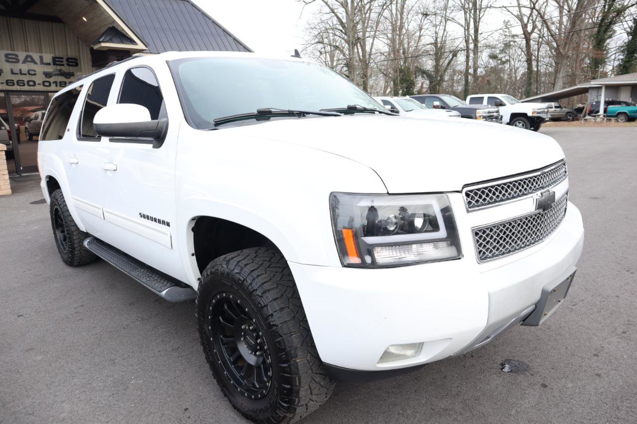 Used 2010 Chevrolet Suburban LT w/ Luxury Package AWD/4WD image 3