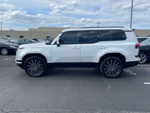 Used 2024 Lexus GX 550 image 3