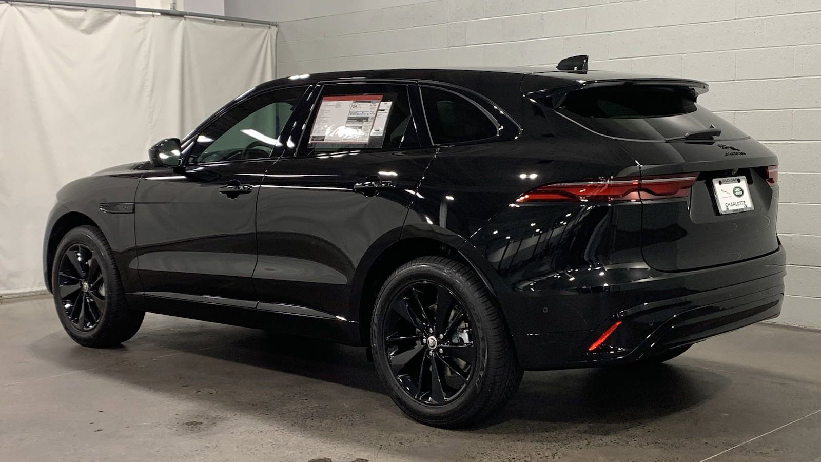 Used 2025 Jaguar F-PACE R-Dynamic S image 12