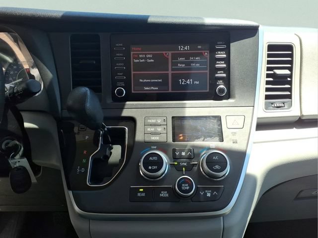 Used 2020 Toyota Sienna L FWD image 18