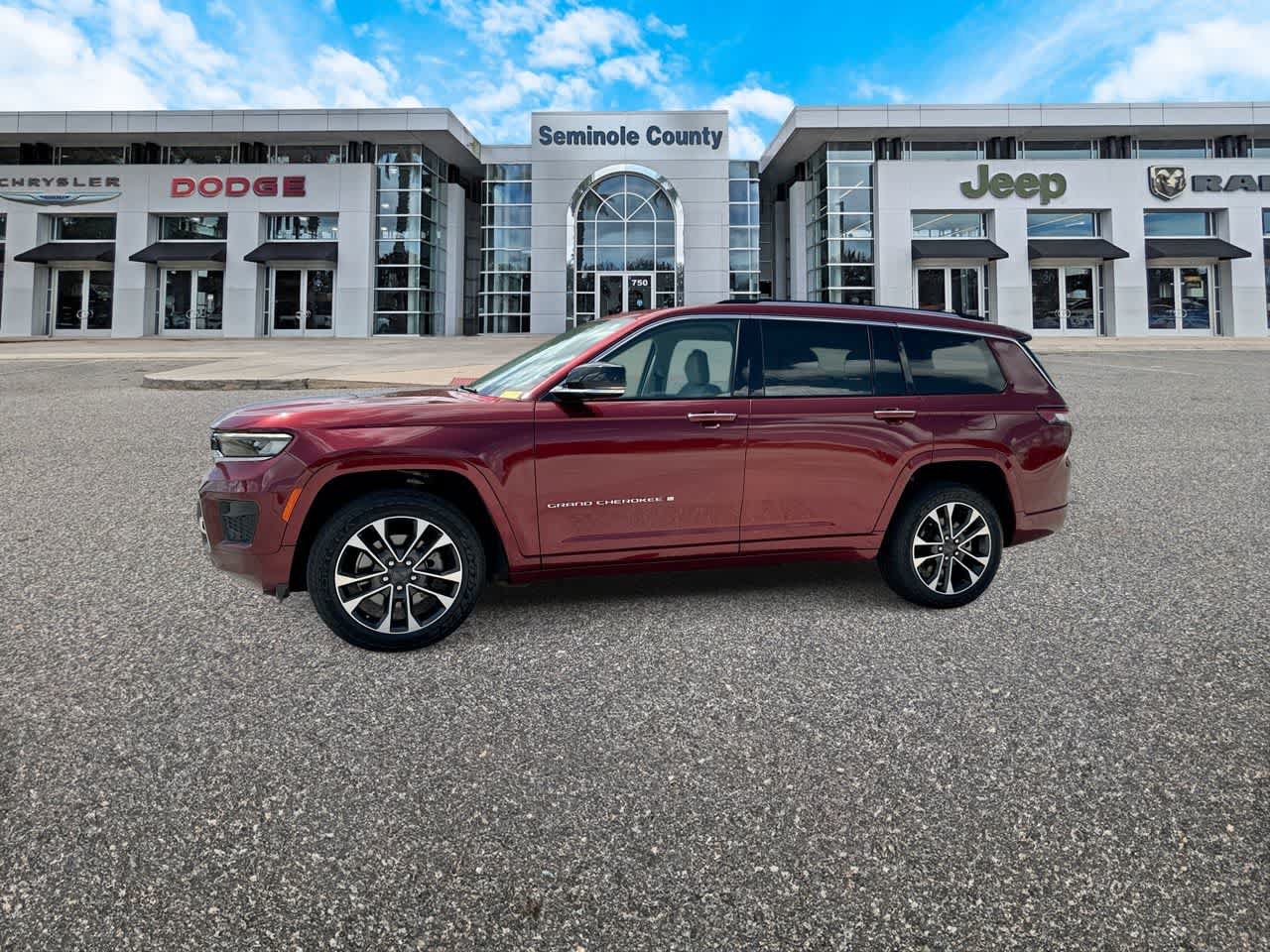 Certified 2022 Jeep Grand Cherokee L Overland RWD image 5