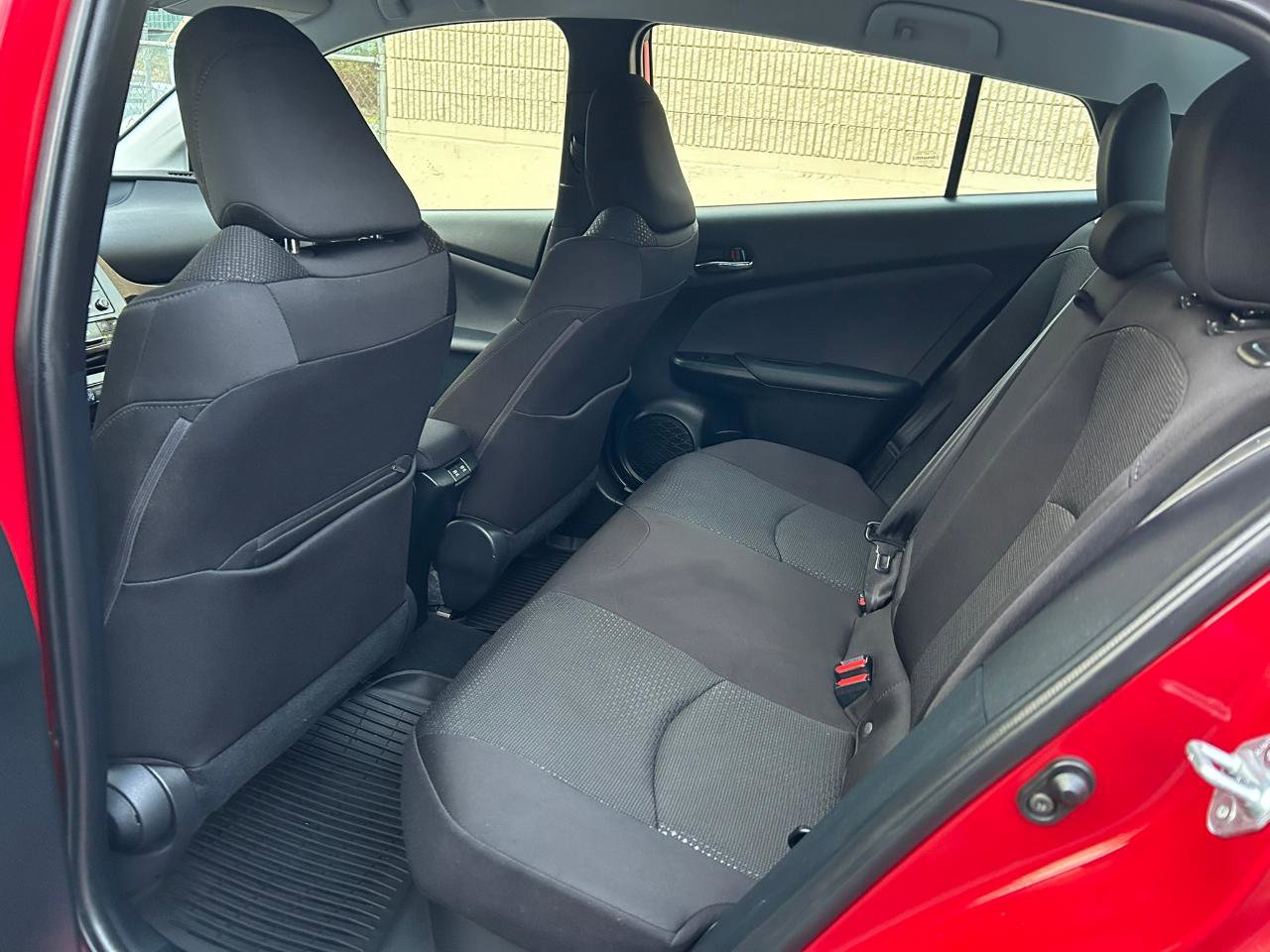 Used 2021 Toyota Prius LE AWD/4WD image 9