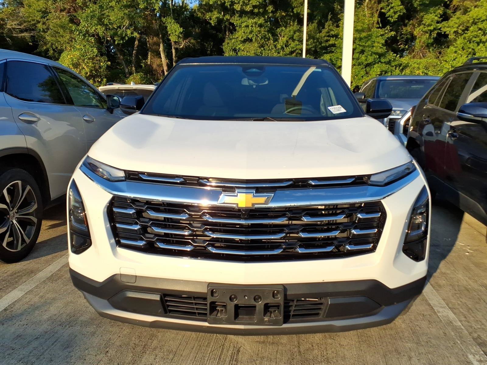 Used 2025 Chevrolet Equinox LT FWD image 3