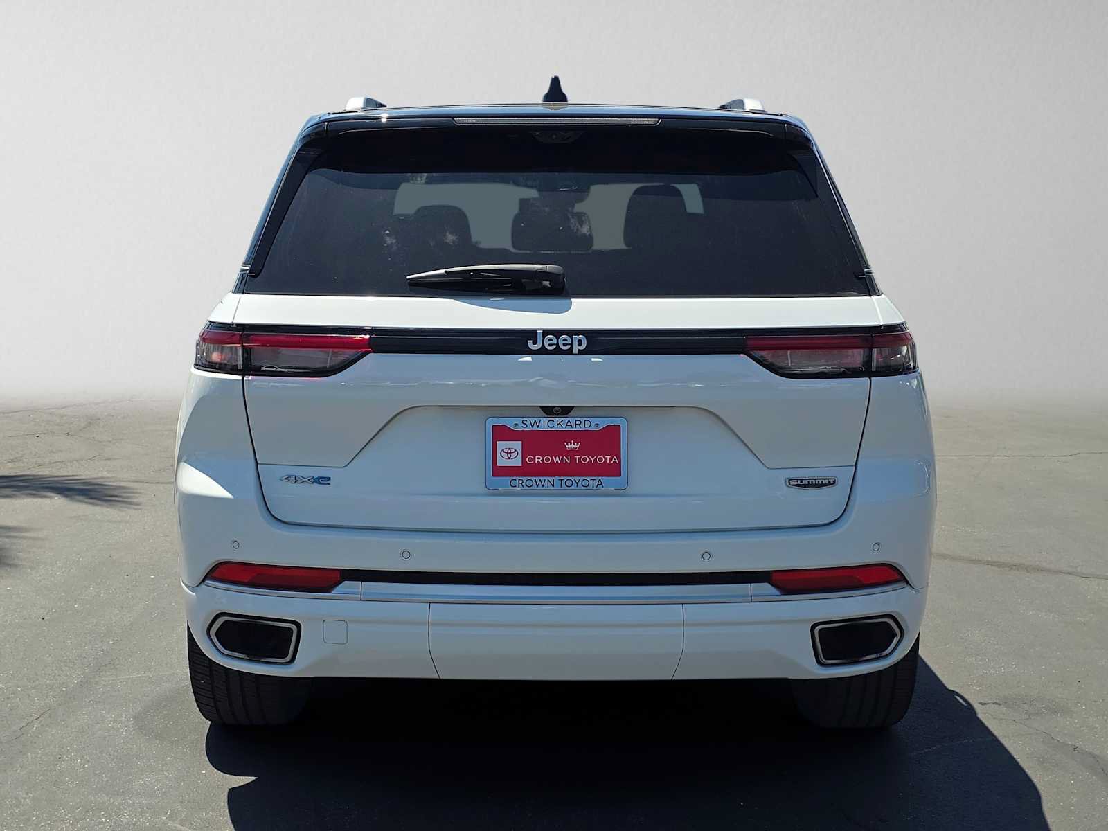 Used 2022 Jeep Grand Cherokee Summit AWD/4WD image 4