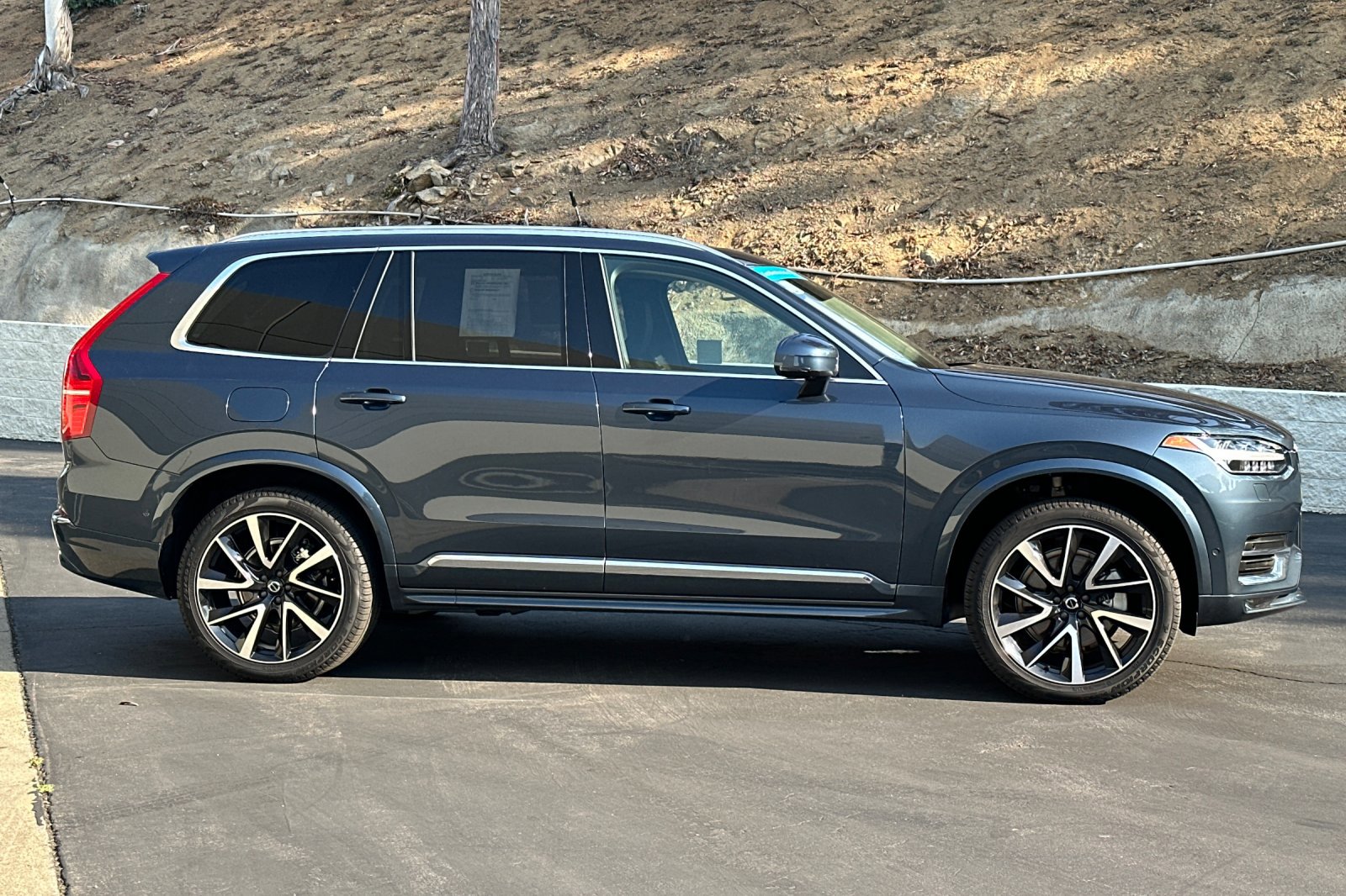 New 2025 Volvo XC90 B6 Plus w/ Protection Package Premier image 3