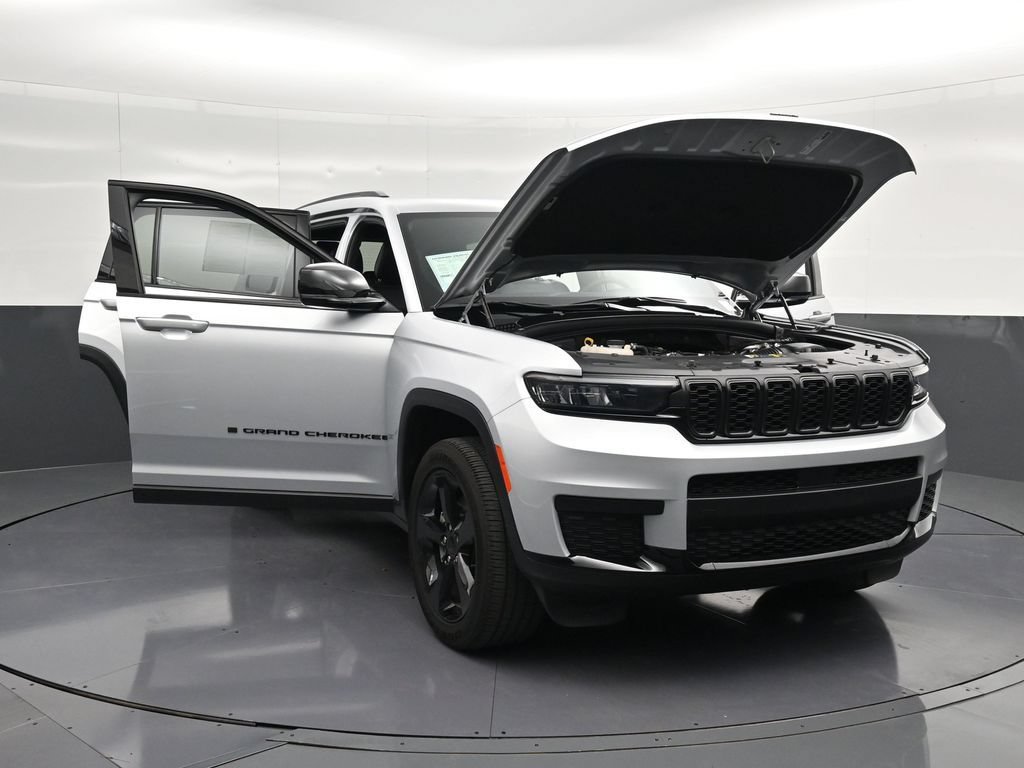 Used 2024 Jeep Grand Cherokee L Laredo AWD/4WD image 29