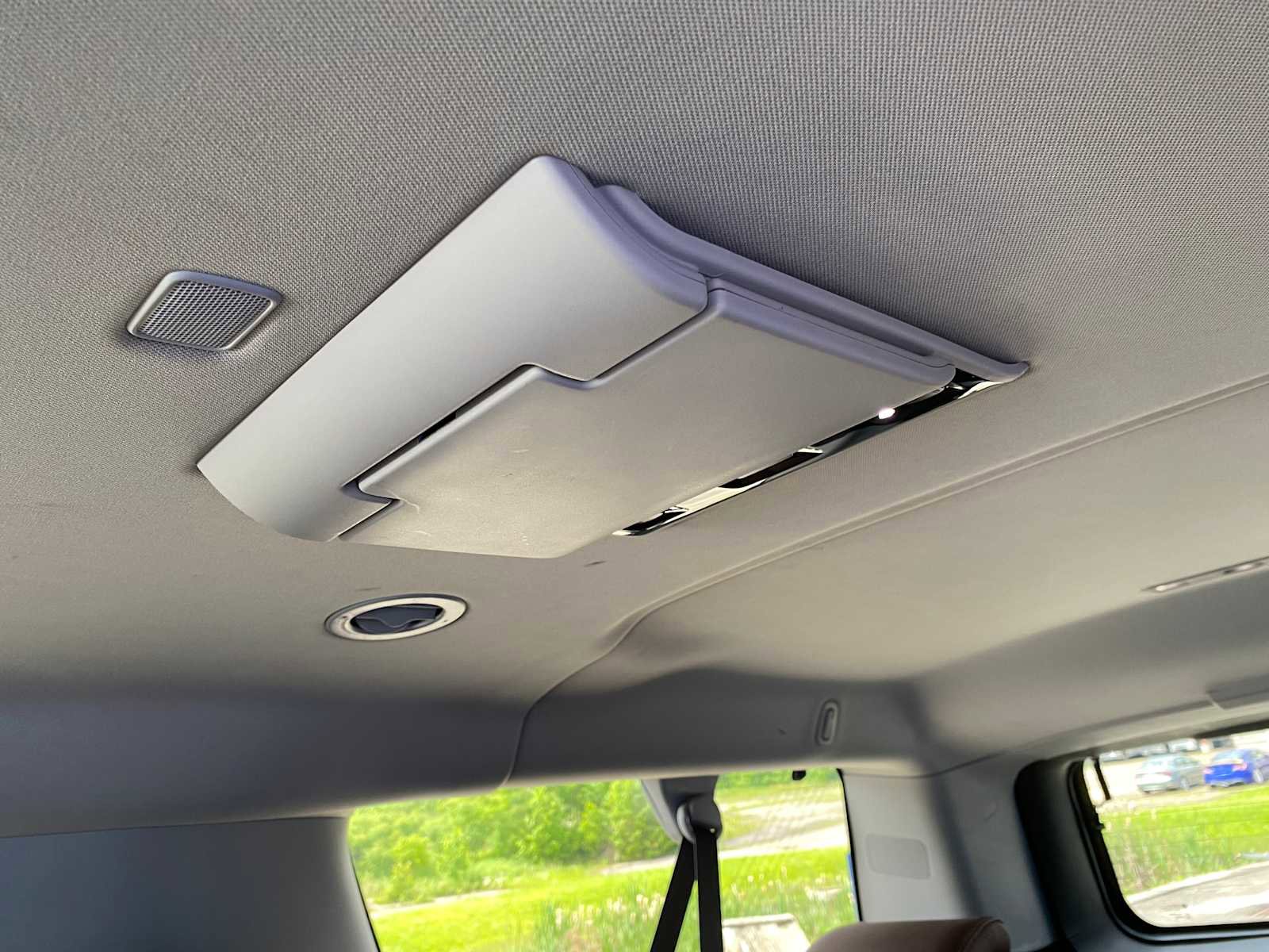 Used 2020 Chevrolet Suburban Premier w/ Premier Plus Edition image 35