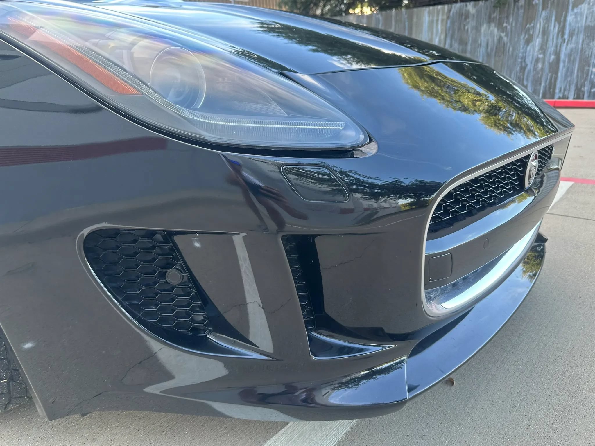 Used 2015 Jaguar F-TYPE R RWD image 6