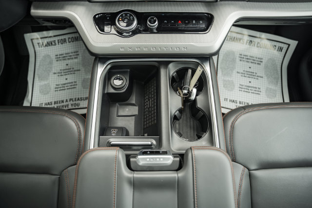Used 2025 Ford Expedition Active AWD/4WD image 41