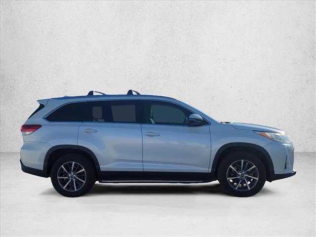 Used 2019 Toyota Highlander XLE FWD image 4