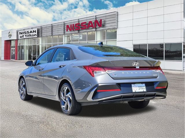 Used 2025 Hyundai Elantra Limited FWD image 6