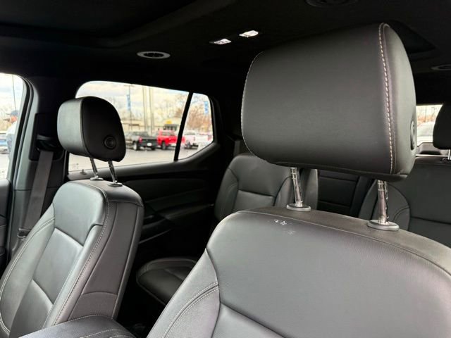 Used 2023 Chevrolet Traverse LT w/ LT Premium Package image 9