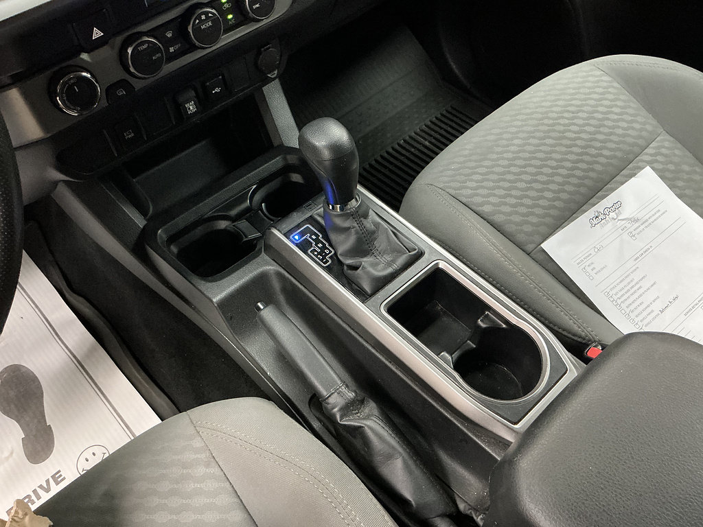 Used 2022 Toyota Tacoma SR5 w/ Black Out Package (TMS) AWD/4WD image 18