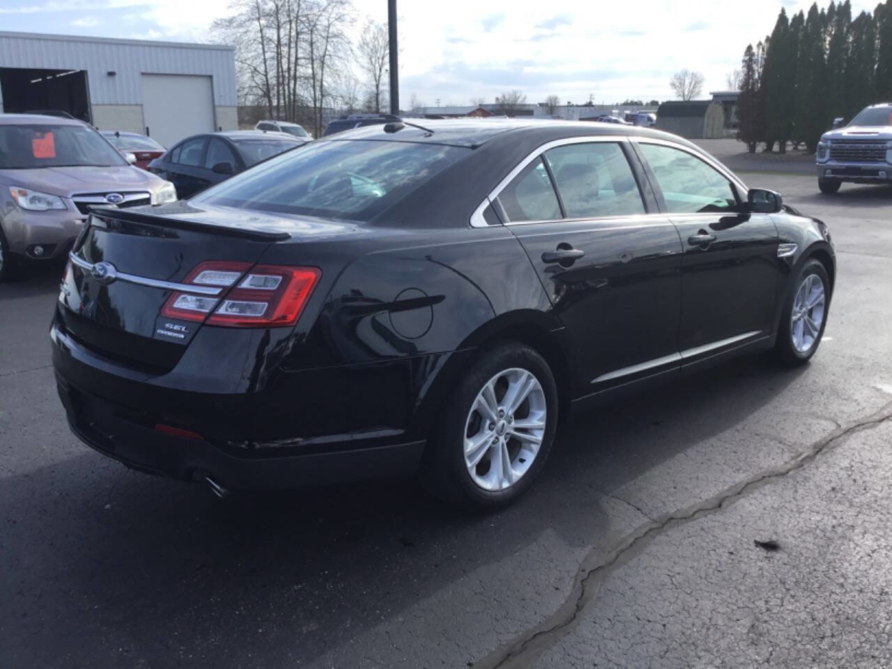 Used 2016 Ford Taurus SEL image 5