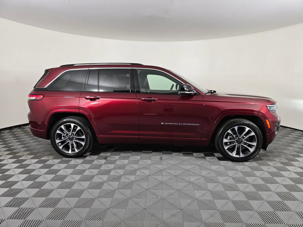 Used 2023 Jeep Grand Cherokee Overland w/ Luxury Tech Group IV AWD/4WD image 2
