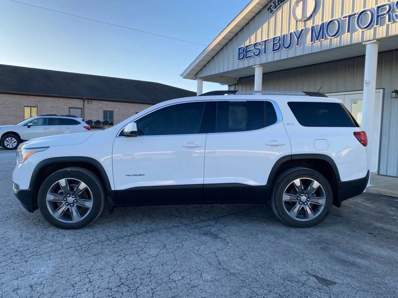 Used 2018 GMC Acadia SLT w/ LPO, Floor Liner Package image 4
