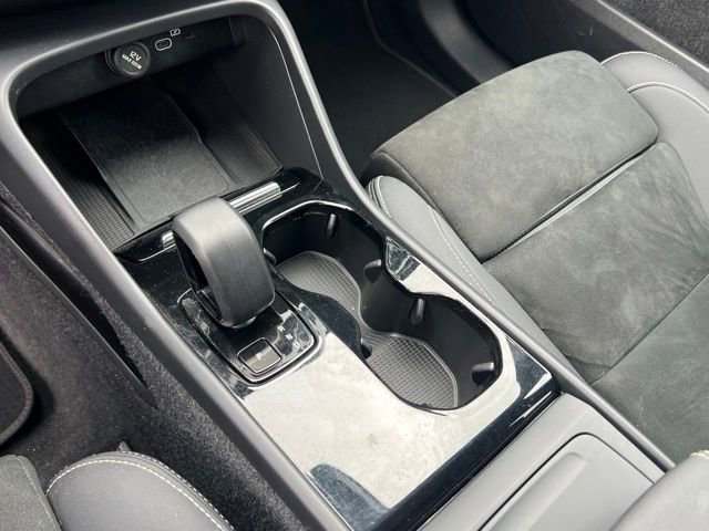 Used 2022 Volvo XC40 P8 Recharge Ultimate AWD/4WD image 19