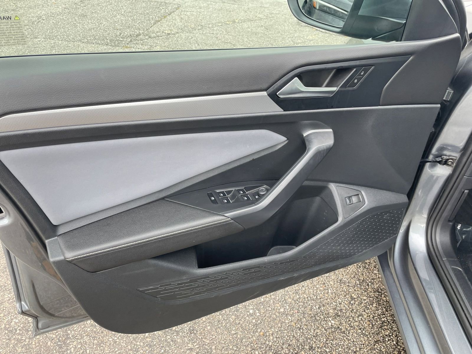 Used 2025 Volkswagen Jetta SE image 20