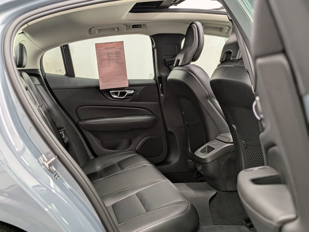 Used 2022 Volvo S60 B5 Momentum w/ Premium Package image 25