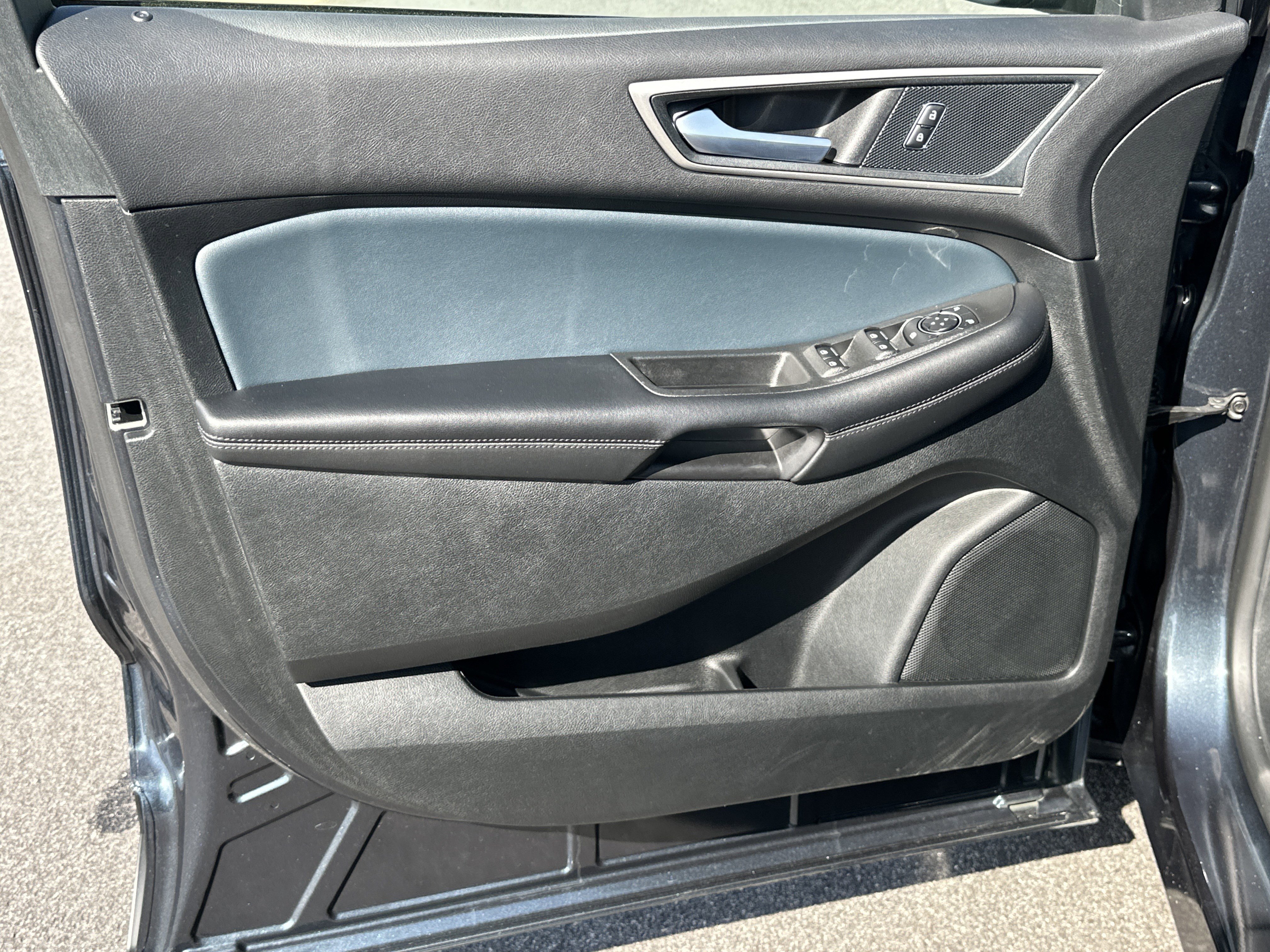 Used 2024 Ford Edge SEL w/ Sport Appearance Package image 10